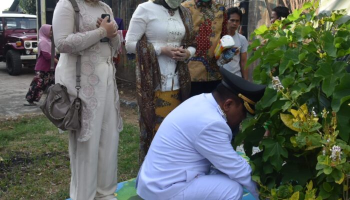 Semangat Dan Doa Orang Tua Jalan Kesuksesan Wabub, Hendra Hemeto