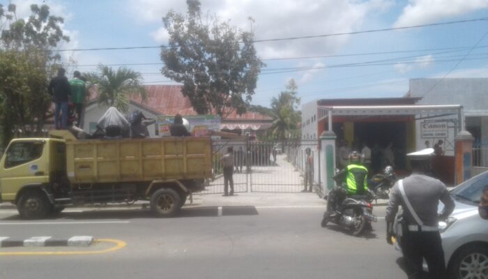 Pendukung Cakades Desa Donggala Gelar Aksi Di Kantor PM-Des Dan DPRD Kabgor Minta Kebijakan
