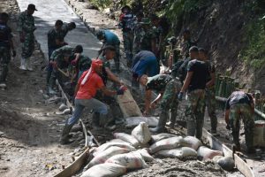 Masuk Hari Ke-23, Satgas TMMD Pacu Pekerjaan Jalan Rabat Beton Desa Tulabolo