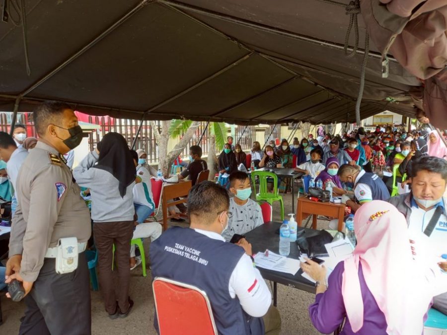 Peringati HKGB Ke-69, Polda Gorontalo Gelar Vaksinasi Dan Bagikan Sembako Pada Masyarakat