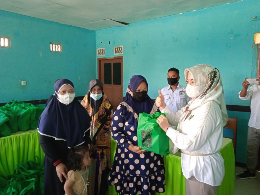 Dua Desa Di Kecamatan Tolangohula Terima Makanan Tambahan Balita Dan Ibu Hamil Dari DPC-PKB Kabupaten Gorontalo