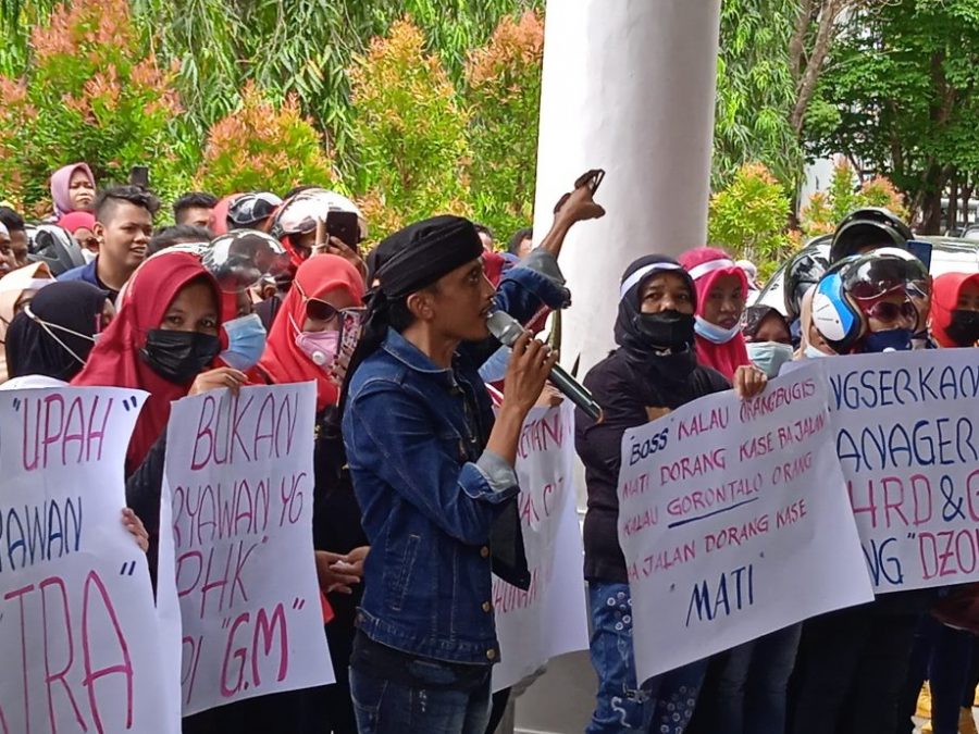 Perjuangankan Nasib Buruh, FSPMI Gorontalo Geruduk Kantor Bupati, DPRD Dan PT. Royal Coconut