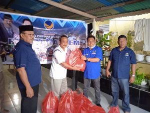 DPD NasDem Kabupaten Gorontalo Bagikan Nasi Siap Saji Pada Masyarakat Dampak Banjir
