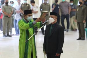 Dilantik Bupati Gorontalo, Roni Sampir Resmi Gantikan Hadijah U. Tayeb