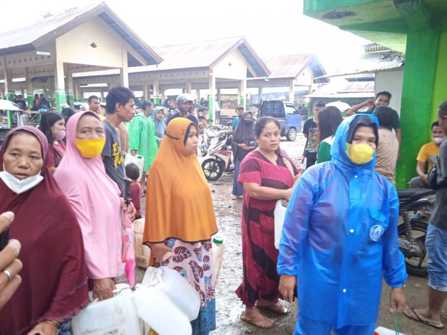 Antri Berjam-Jam Tak Dapat Minyak Goreng, Warga Limboto Keluhkan Pelayanan PT. PPI Gorontalo