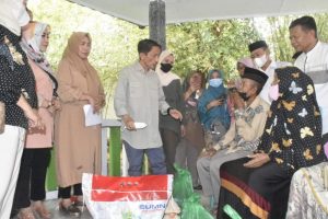 Di Penghujung Ramadhan, Pemkab Gorontalo Serahkan Bantuan Ke Lansia Dan Penyandang Disabilitas