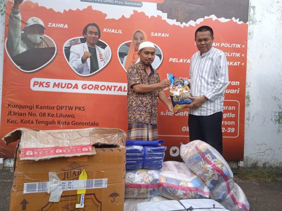 Salurkan Bantuan Dari Wakil Ketua DPR-RI, Rustam Akili Sebut Rachmat Gobel Pemimpin  Yang Benar-Benar Mengabdi