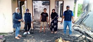 Kolaborasi TKSK Dan E-Warong Kabupaten Gorontalo Bantu Warga Korban Kebakaran