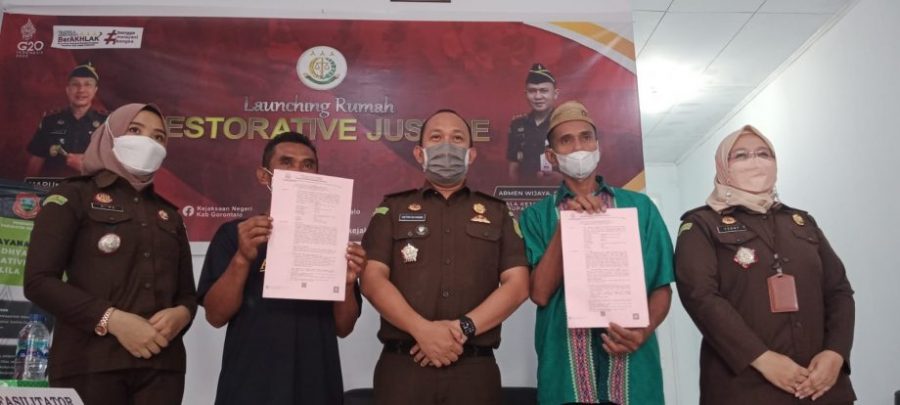 Saling Memaafkan Dan Berjanji Tak Mengulangi Perbuatannya, Kejari Kabupaten Gorontalo Hentikan Dua Kasus Lewat Restorative Justice