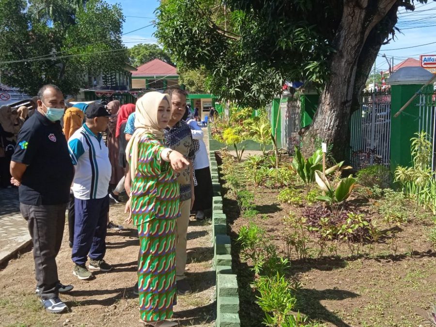 Prof. Fory Naway Apresiasi Kreativitas RS. MM. Dunda Limboto