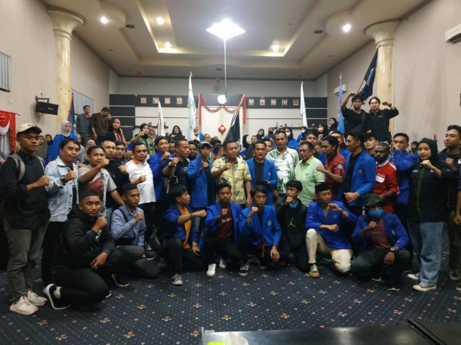 Demo Mahasiswa Nyaris Ricuh Didepan Kantor DPRD Kabupaten Gorontalo, Syam T. Ase Tanda Tangani Petisi