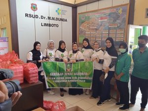 RS. MM. Dunda Limboto Jadi Sasaran Jum’at Berkah, IIDI Cabang Gorontalo Di Pimpin Amoy Dunda