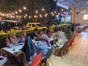 Pimpin Rapat Kesiapan Mubes Dan Reuni Akbar SMAN 1 Limboto, Rustam Akili : Ini Sudah Saatnya