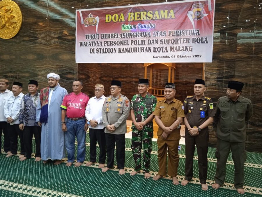 Polda Gorontalo Dan Elemen Masyarakat Gelar Sholat Ghoib Juga Doa Bersama Berbelasungkawa Pasca Tragedi Stadion Kanjuruhan
