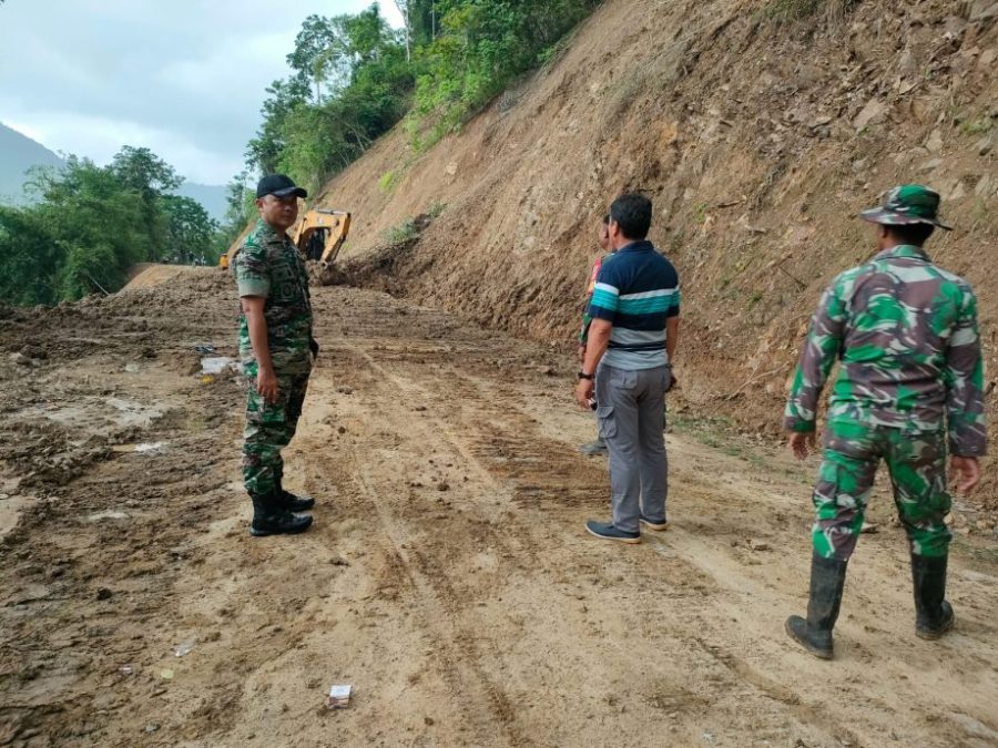 Dandim 1316/Boalemo Tinjau Lokasi Bencana Alam Tanah Longsor Di Wilayah Desa Karya Murni
