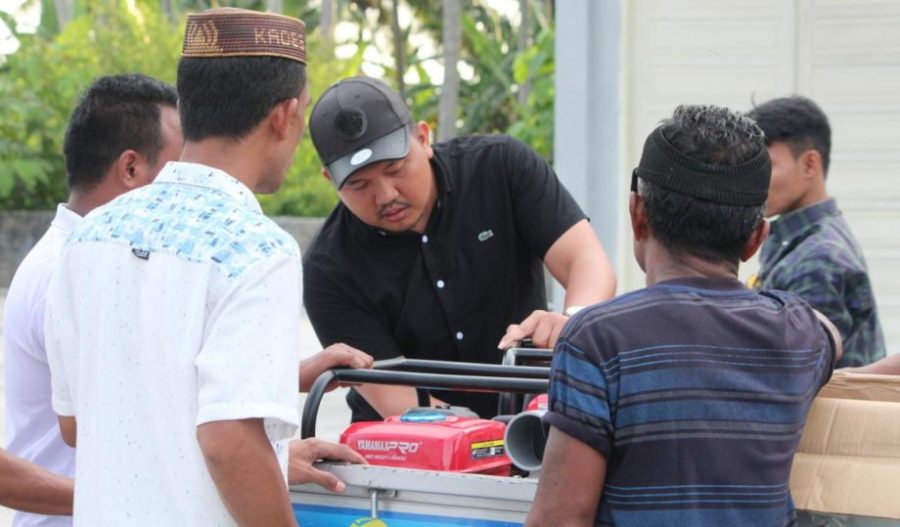 2 Pompa Alkon Diserahkan ke Petani, Kades Padengo : Terimakasih Pak Akbar Baderan