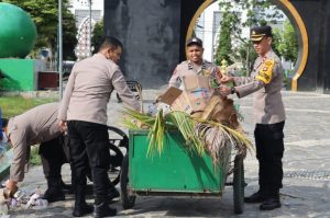Hari Peduli Lingkungan  Kapolri Instruksikan Semua Anggota Polri Laksanakan Bersih-Bersih Di wilayah Masing-Masing