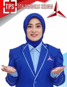 Mulai Perkenalkan Diri Sebagai Caleg Partai Demokrat, Titik Pamungkas Datangi Warga Untuk Minta Dukungan