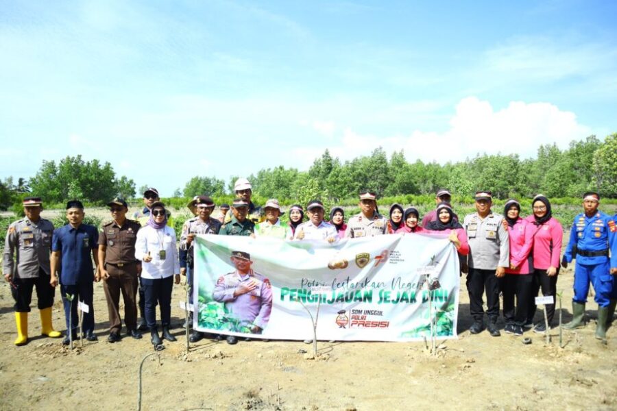 Merawat Ekosistem Pesisir, Polres Pohuwato Tanam 1000 Mangrove