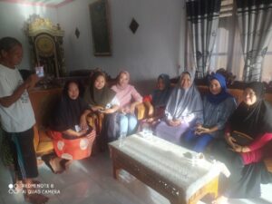 Terus Perkenalkan Diri Ke Masyarakat, Titik Pamungkas Kunjungi Warga Kayumerah