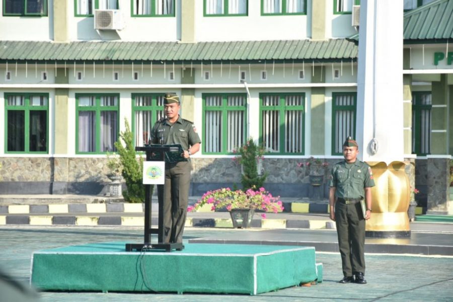 Kepala Seksi Intelijen Kasrem 133/Nani Wartabone Pimpin Upacara Mingguan