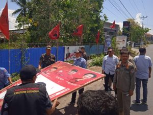 Lakukan Penertiban Alat Peraga,  Wahyudin Akili Sebut Dilakukan Secara Humanis