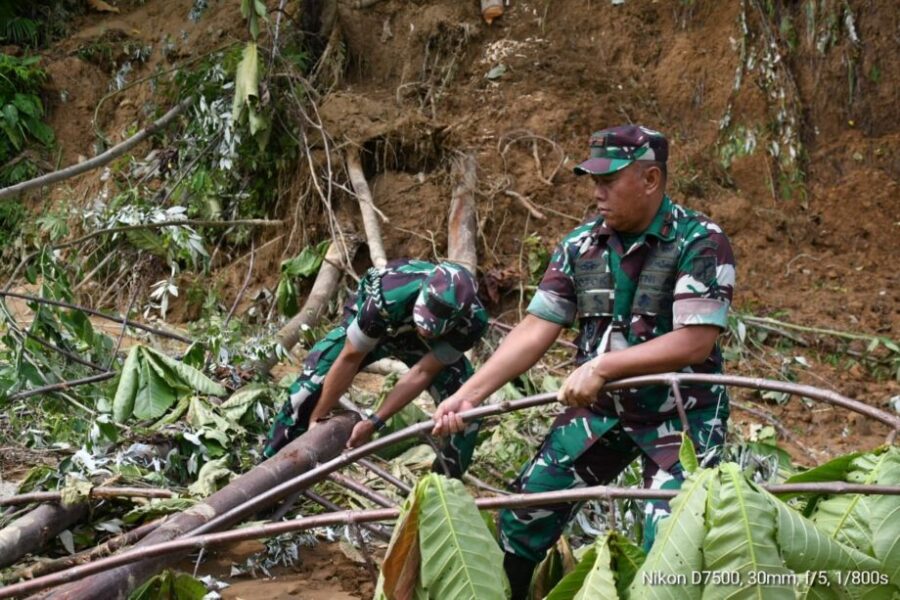 Danrem 133/NW Bergerak Cepat Turunkan Alat Berat Bantu Buka Akses Jalan Gorontalo Utara Buol