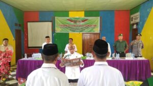 Selain Pelantikan Anggota BPD, Sekda Kabupaten Gorontalo Juga Menyerahkan Bantuan Bibit Padi Di Gandasari
