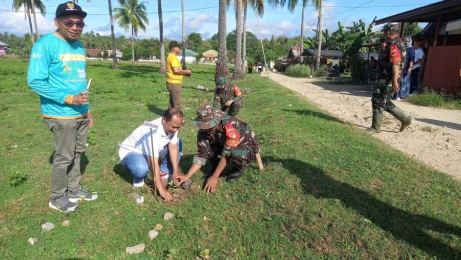 Cegah Potensi Bencana, Babinsa Koramil 1315-02/Limboto Gelar Karya Bhakti TNI