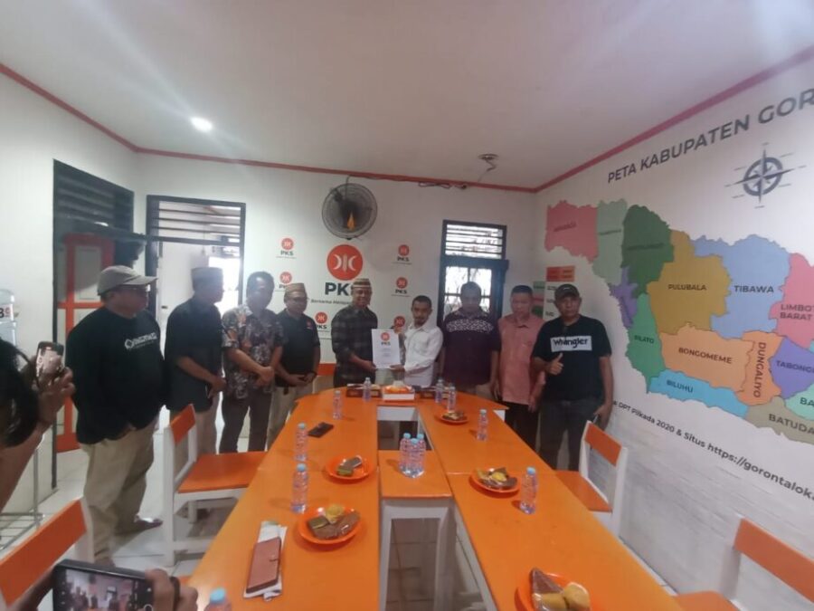 Terima SK Bakal Calon Bupati Gorontalo, Dr. Roni Sampir Mantapkan Koalisi, PKS Yakin Menang