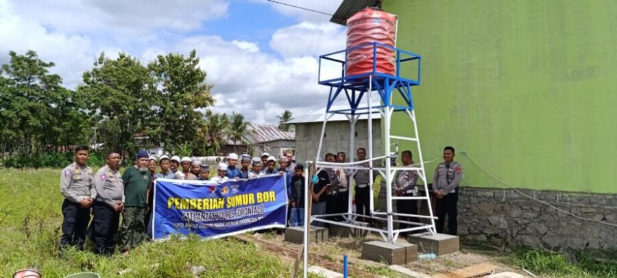 Sambut HUT Lalu Lintas Bhayangkara Ke-69, Sat Lantas Polres Gorontalo Salurkan Bantuan Sumur Bor