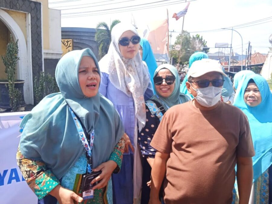 PT. Samira Travel Melalui Samira Ali Wisata Thoriqul Hisyam Berbagi Di Jumat Berkah