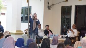 Dheninda Chaerunnisa Lawan Hoaks, Ajak Anak Muda Dukung Pasangan Calon Roni-Ramdhan