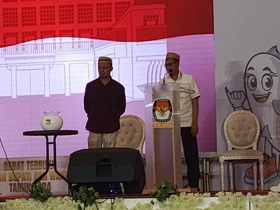 Tampil Dengan Ciri Khas Kopiah Karanji, Pasangan Roni – Adnan Ikuti Gladi Debat 
