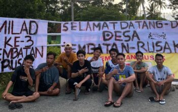 Aksi Protes Pemuda Molowahu Rayakan Robohnya Jembatan Yang Ke Tiga Tahun