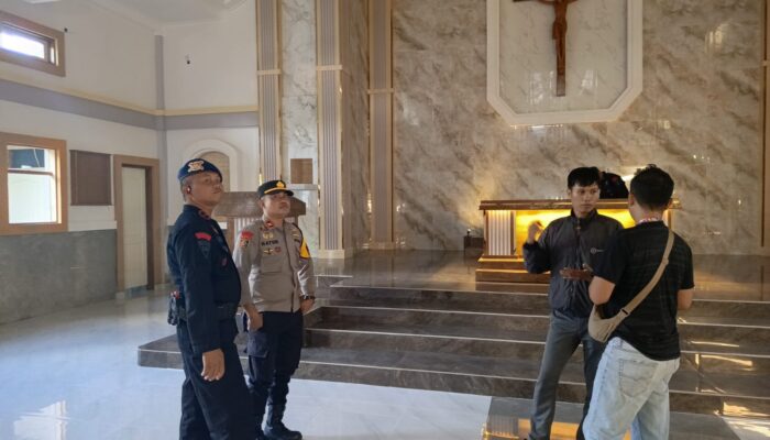 Memastikan Keamanan dan Kelancaran Perayaan Natal, Polsek Limboto Bersama Brimob Polda Gorontalo Cek Tempat Ibadah