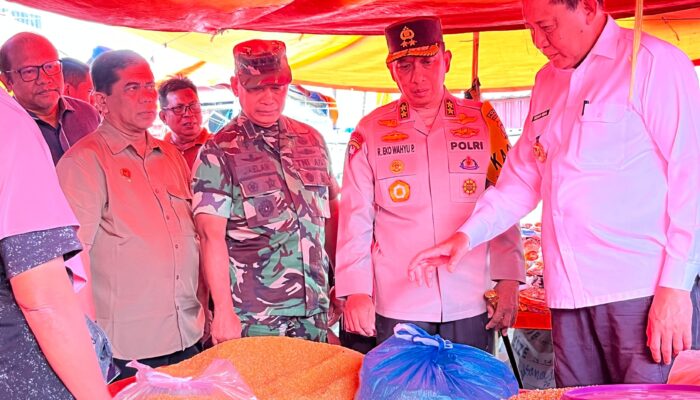 Kasrem 133/NW Bersama Forkopimda Gorontalo Tinjau ketersediaan Gas LPG dan Harga Sembako di Pasar Tradisional