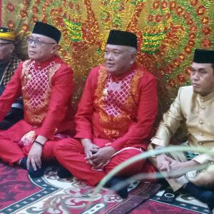 Diterima Secara Adat sebagai Khalifah di Kabupaten Gorontalo, Sofyan-Toni Mulai Bertugas