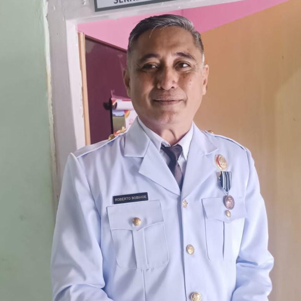 Dilantik Bupati Gorontalo, Roberto Bobihoe Jabat PLT Kades Ilotidea