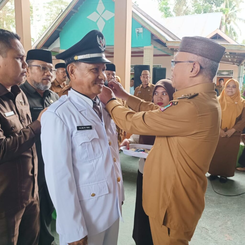 Bupati Sofyan Puhi Lantik Penjabat Kades Batuloreng, Titip Pesan Soal Integritas