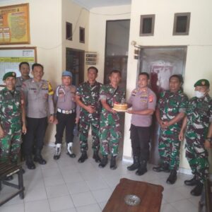 Hari Bhayangkara ke-79, Danramil Beri Kejutan ke Polsek Limboto