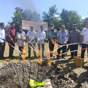 Pemerintah dan Kejaksaan Negeri Kabupaten Gorontalo Musnahkan Barang Bukti Tindak Pidana