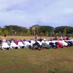 Upacara HUT RI Ke-80 Tingkat Kabupaten Gorontalo Sukses, Anggota Paskibraka Sujud Syukur