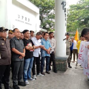 Puluhan Mahasiswa Geruduk DPRD Kabupaten Gorontalo, Sampaikan Sejumlah Tuntutan