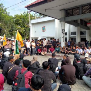 Demo Mahasiswa Berlangsung Damai, Minta Pemda dan DPRD Kabgor Sepakati 7 Tuntutan