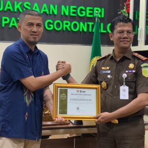 Kejari Kabupaten Gorontalo Raih Penghargaan dari Bea Cukai