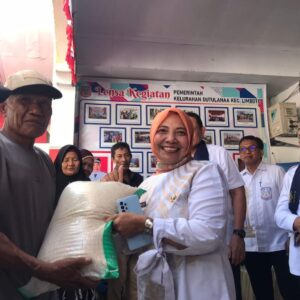 Lurah Dutulanaa Pastikan 195 Warga Dapat Bantuan Beras CPP Dari Pemda