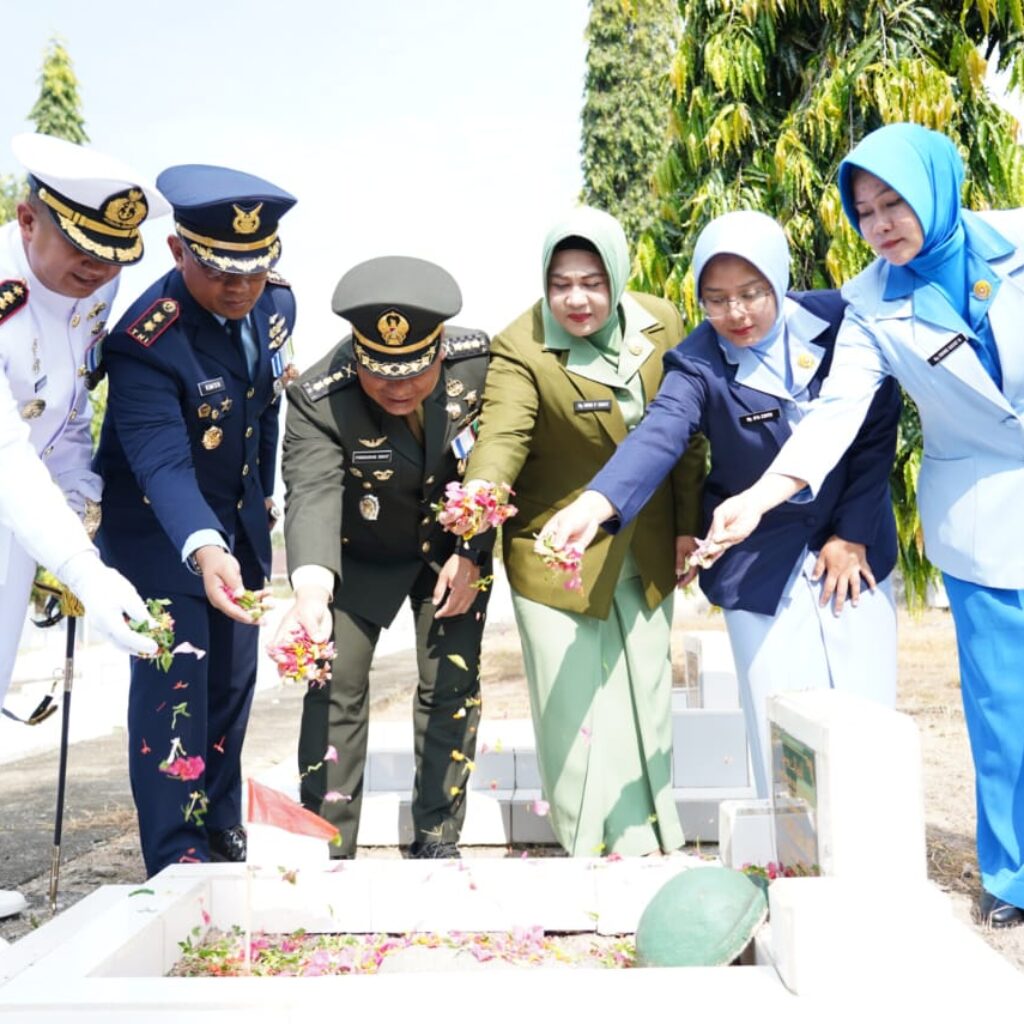 Korem 133/NW Gelar Upacara Ziarah Nasional, Hormati Jasa Pahlawan Sambut HUT ke-80 TNI