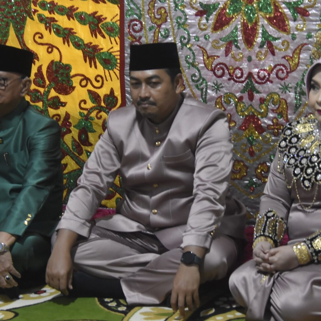 Pemerintah Bone Bolango Sambut Kejari Baru Dengan Adat Mopotilolo