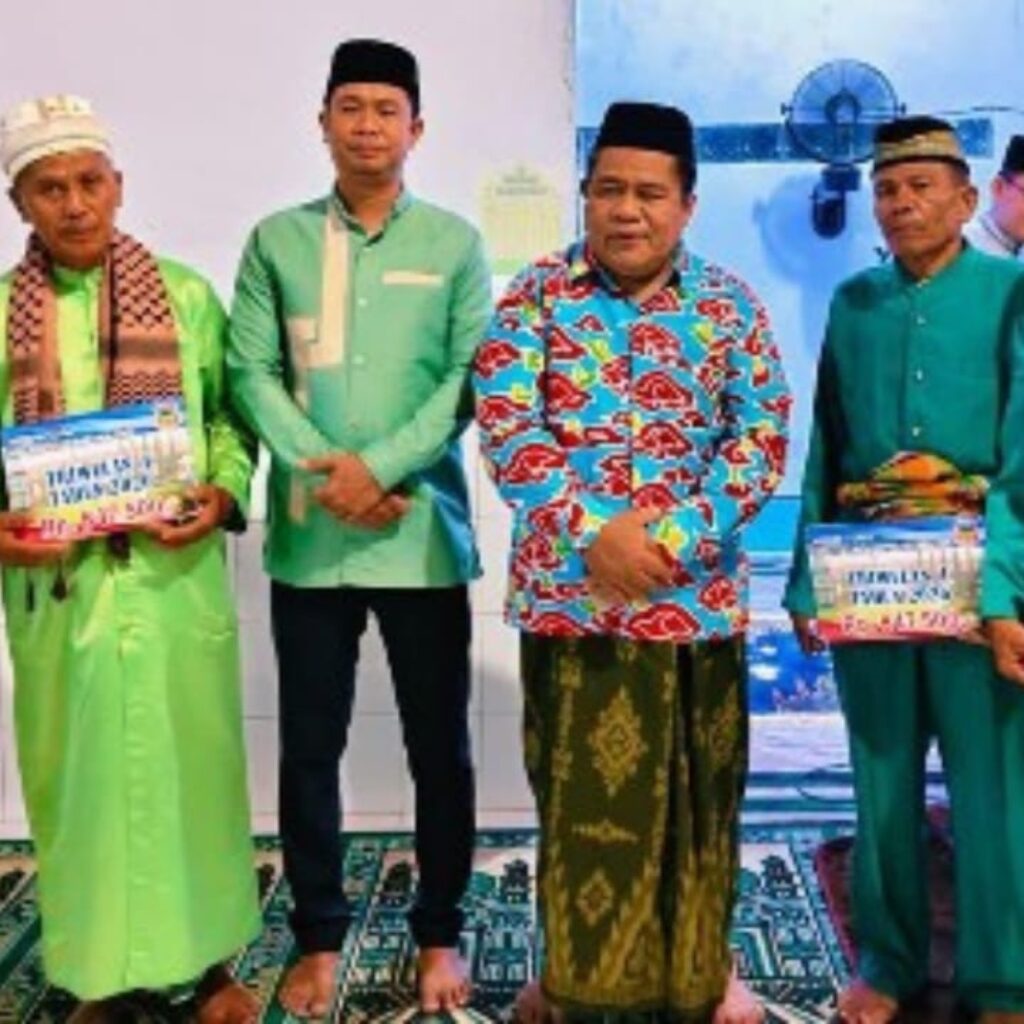 Sekda Kabupaten Gorontalo Pimpin Tarawih Keliling, Instruksikan Sidak Gas Elpiji 3 Kg di Tabongo
